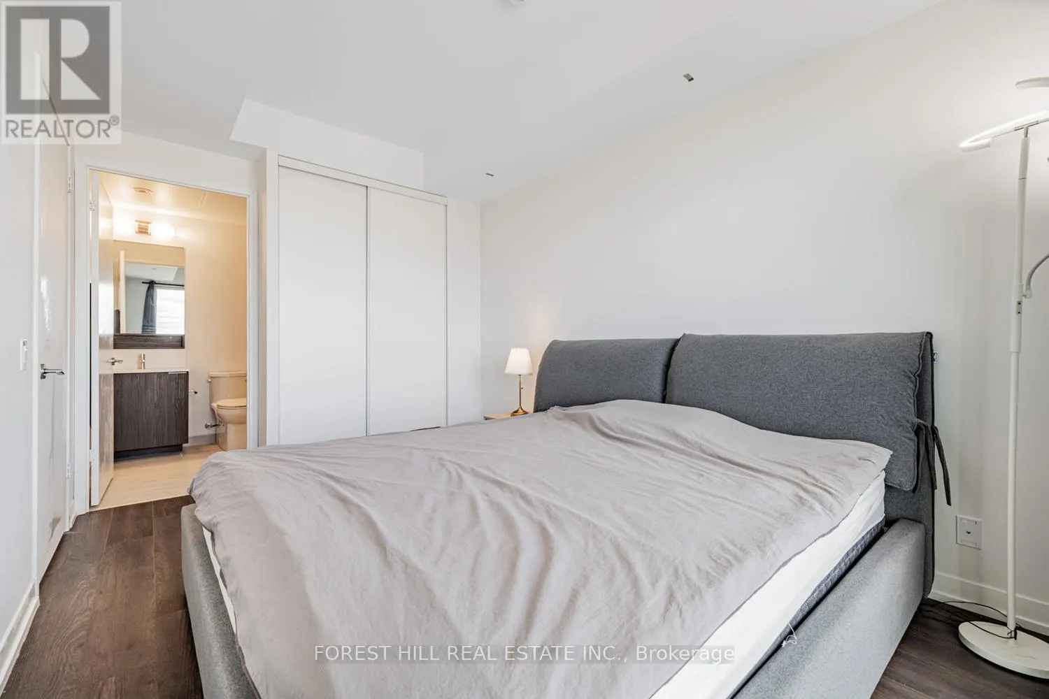 4702 - 898 PORTAGE PARKWAY