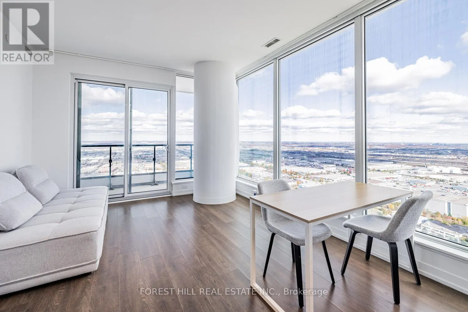 4702 - 898 PORTAGE PARKWAY