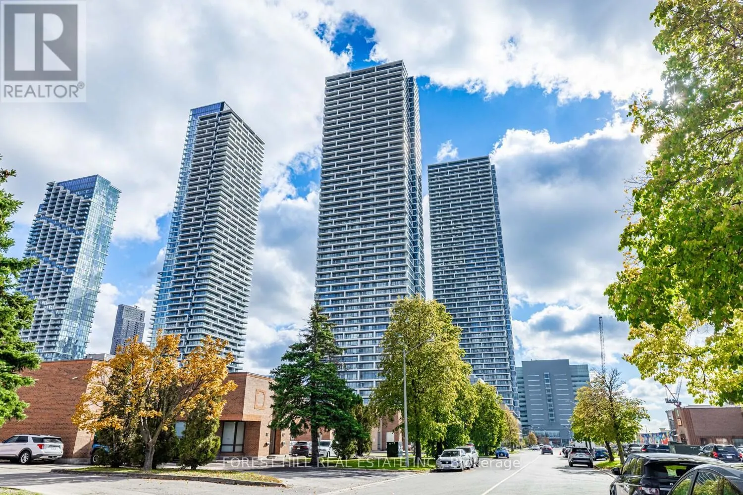 4702 - 898 PORTAGE PARKWAY