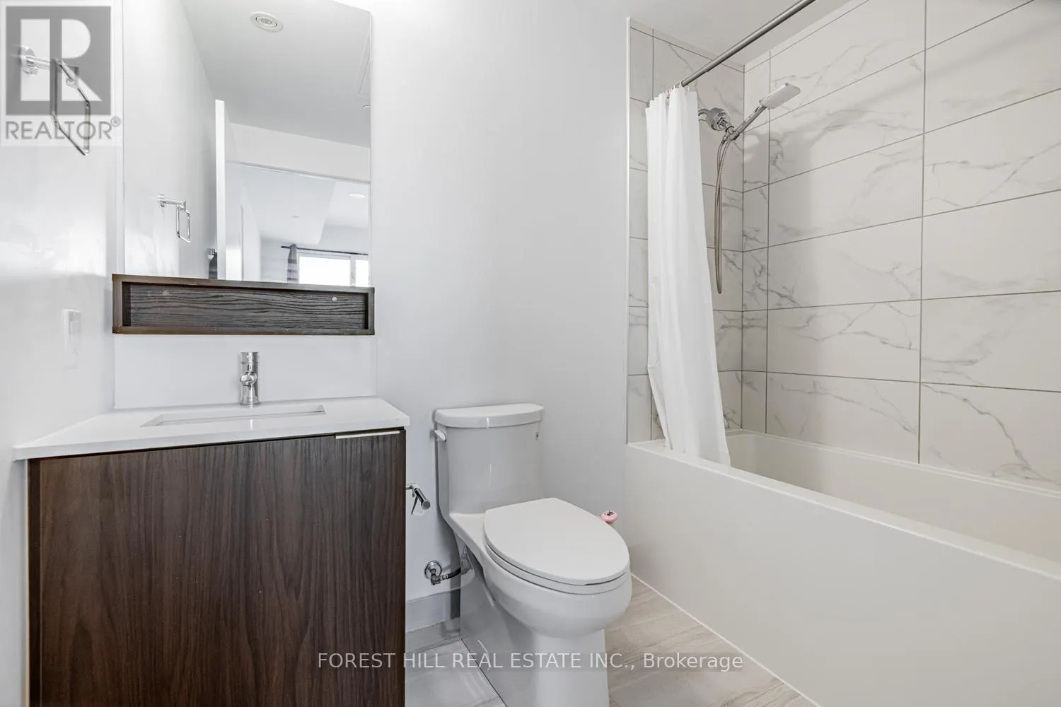 4702 - 898 PORTAGE PARKWAY