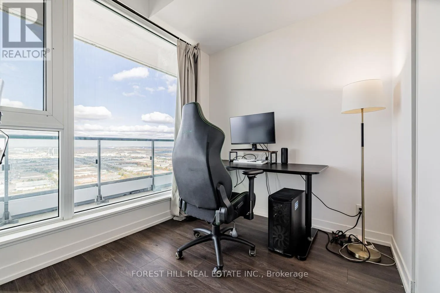 4702 - 898 PORTAGE PARKWAY