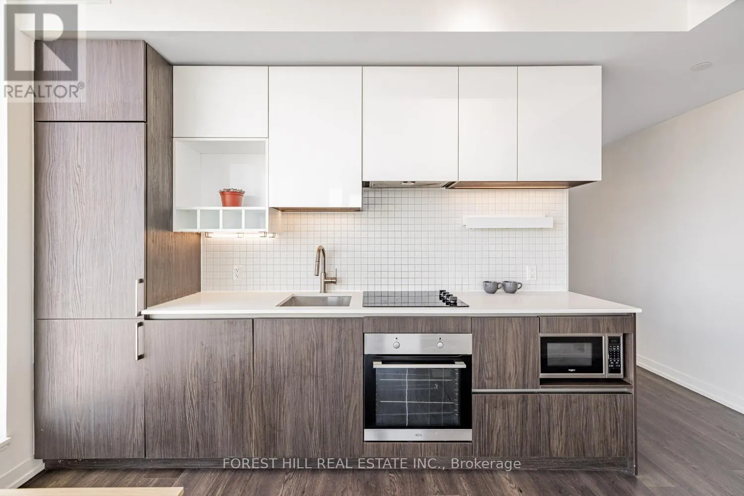 4702 - 898 PORTAGE PARKWAY