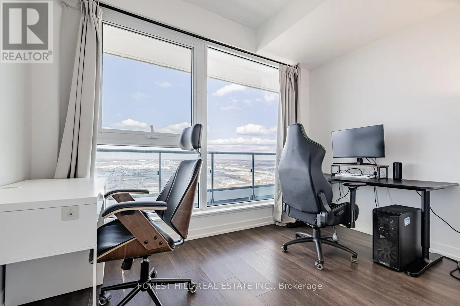 4702 - 898 PORTAGE PARKWAY