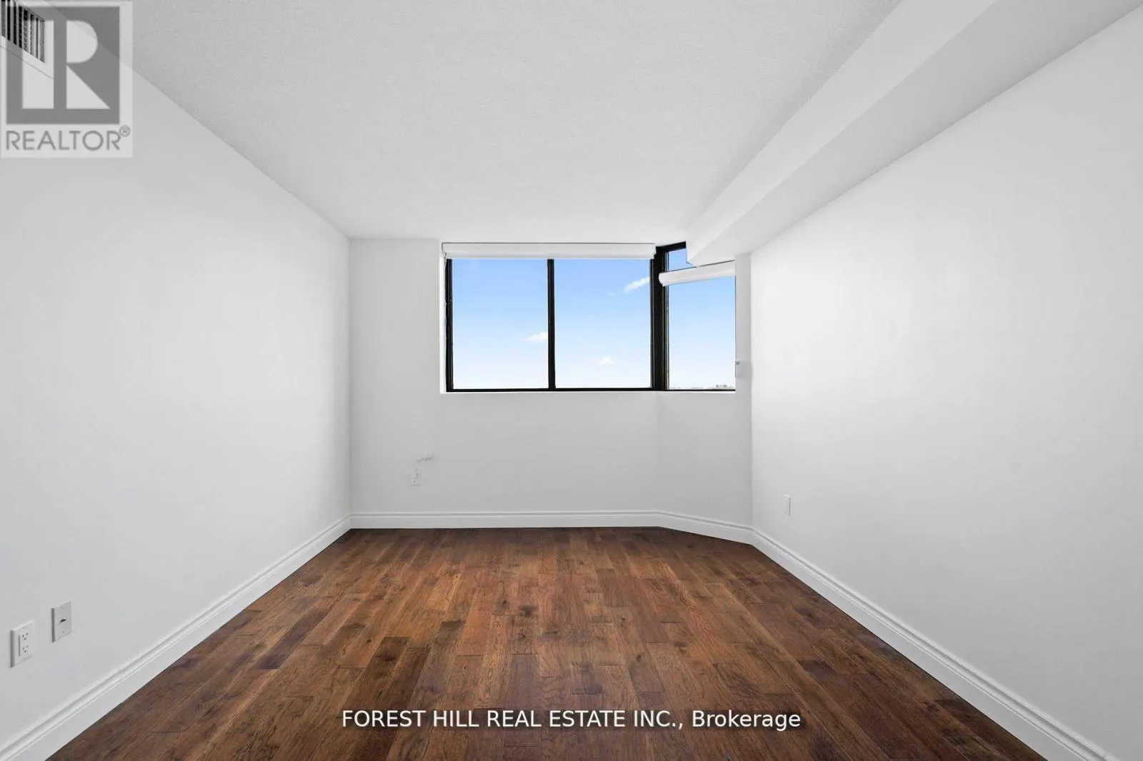 1203 - 7601 BATHURST STREET