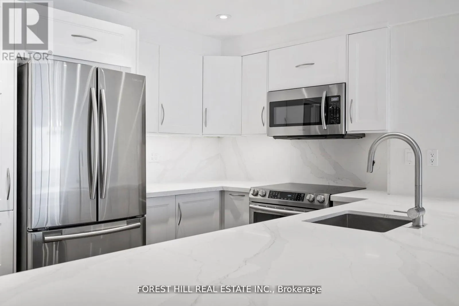 1203 - 7601 BATHURST STREET