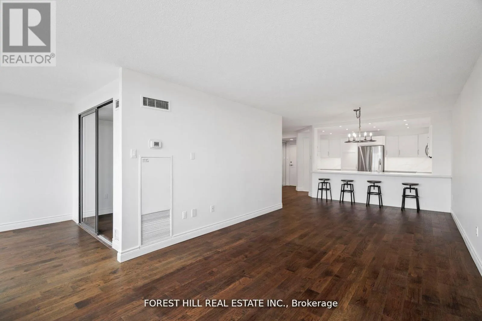 1203 - 7601 BATHURST STREET