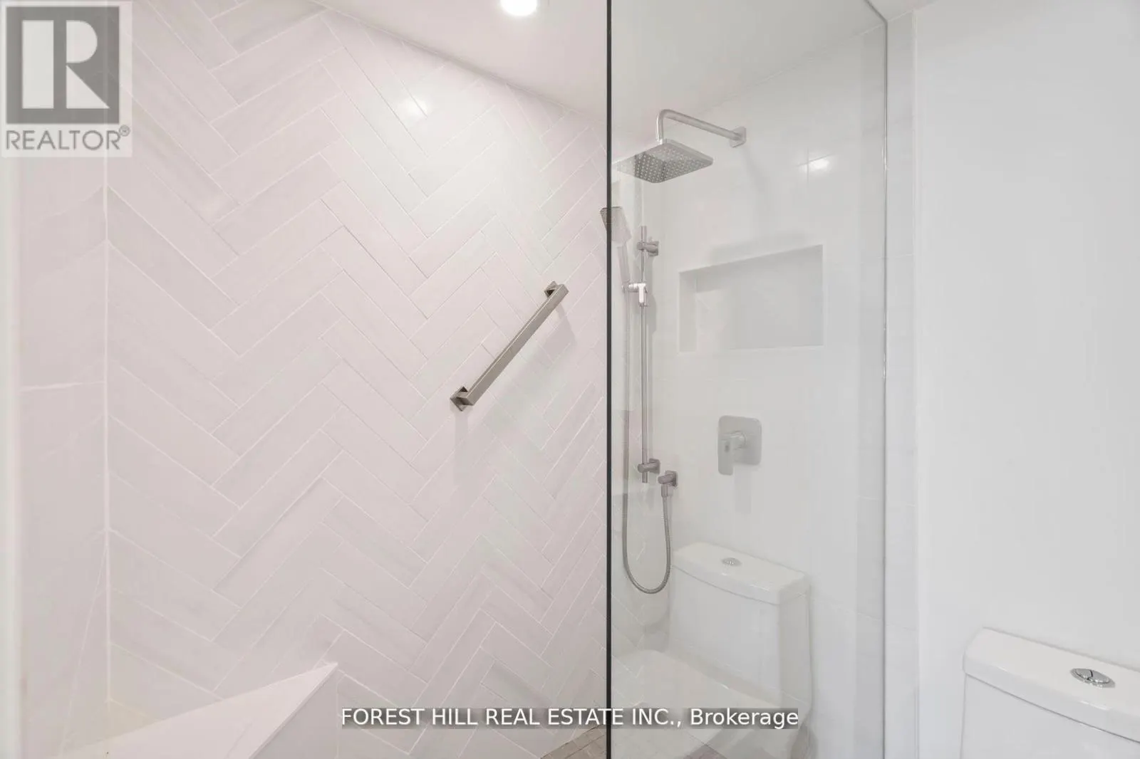 1203 - 7601 BATHURST STREET