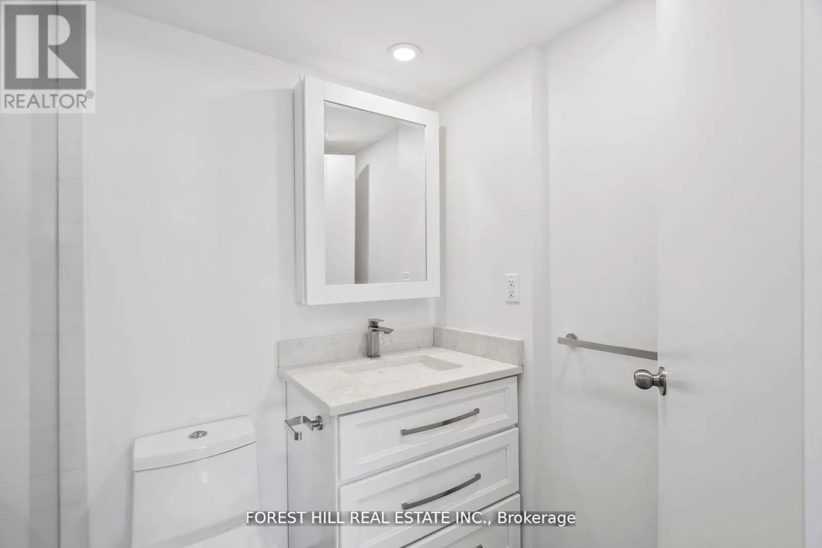 1203 - 7601 BATHURST STREET