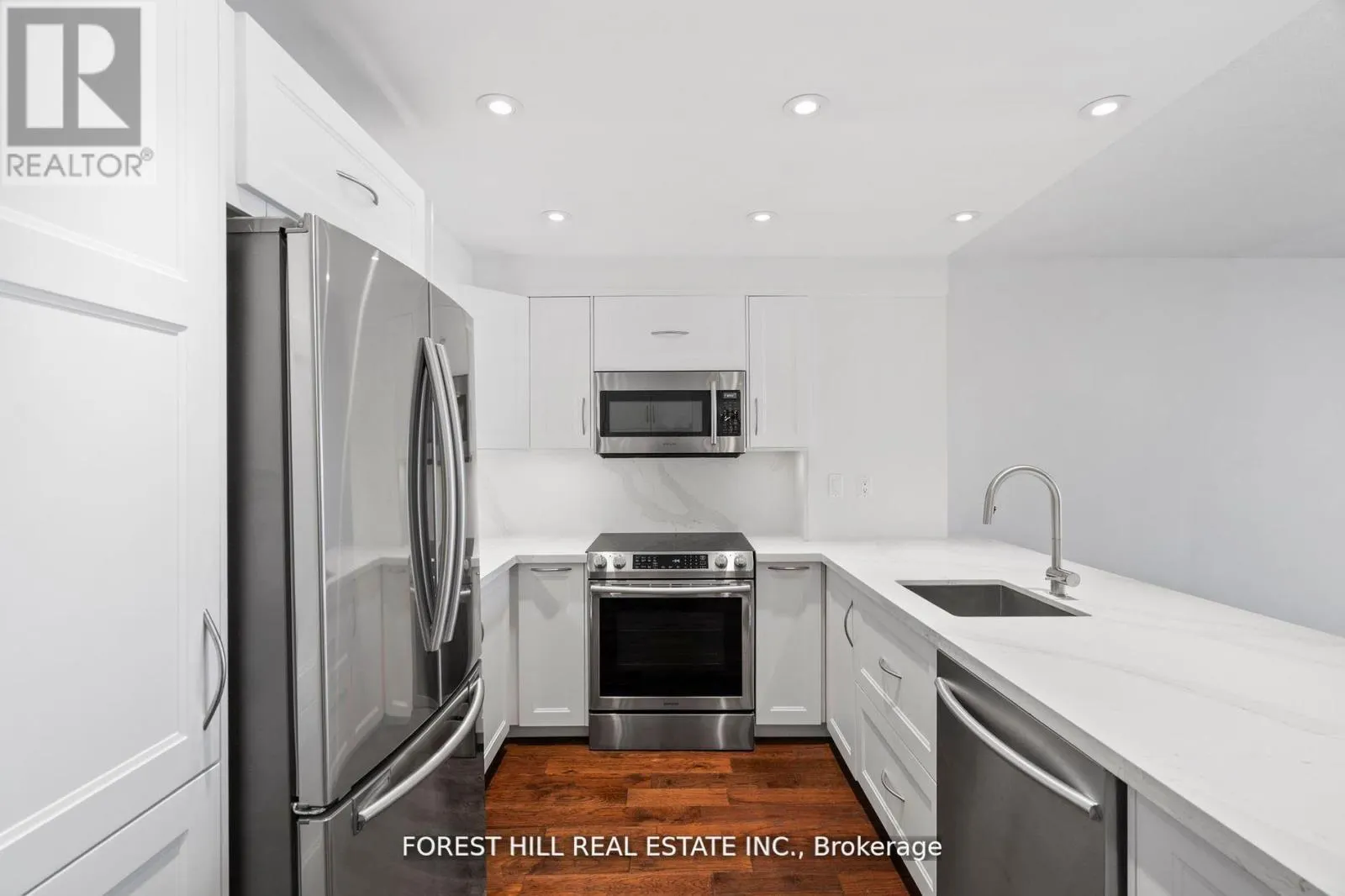 1203 - 7601 BATHURST STREET