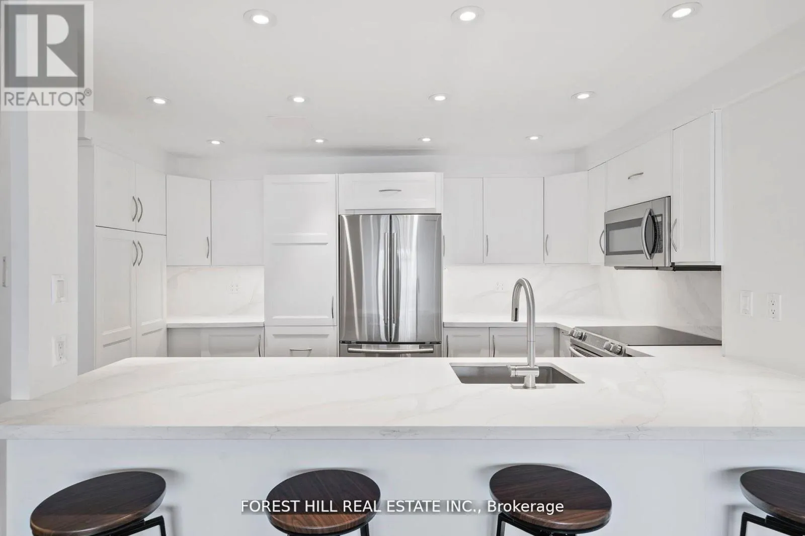 1203 - 7601 BATHURST STREET