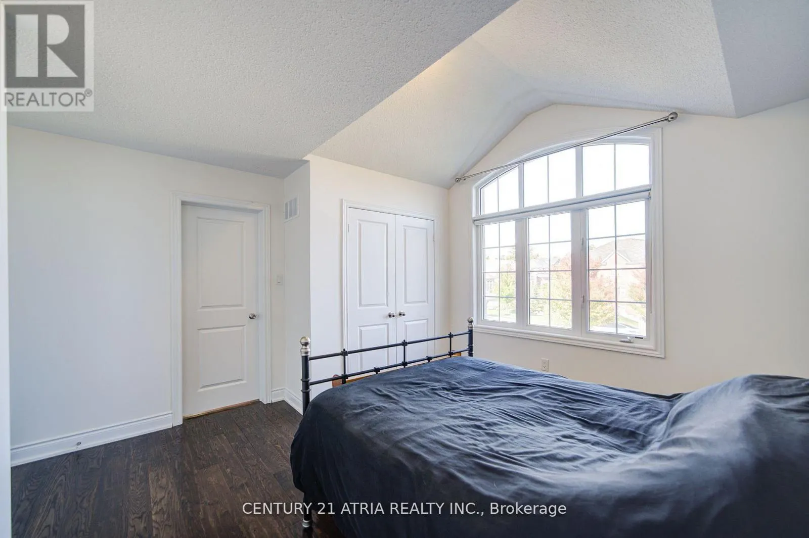 10 GLADYS ROLLING AVENUE