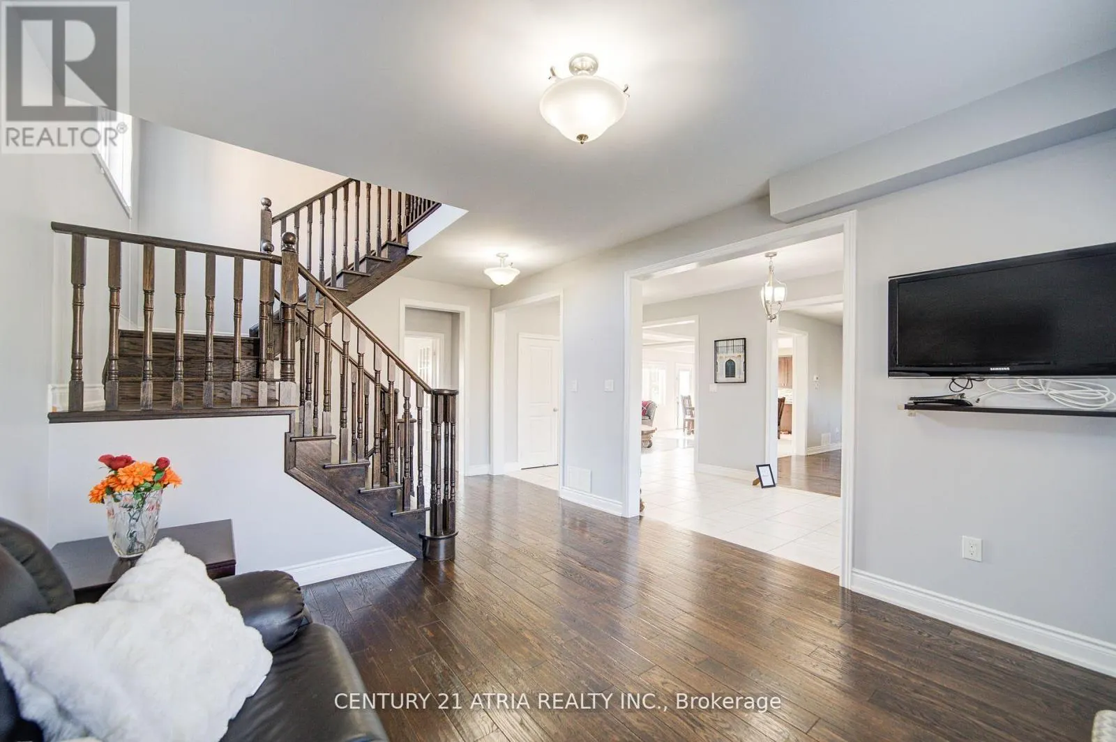 10 GLADYS ROLLING AVENUE