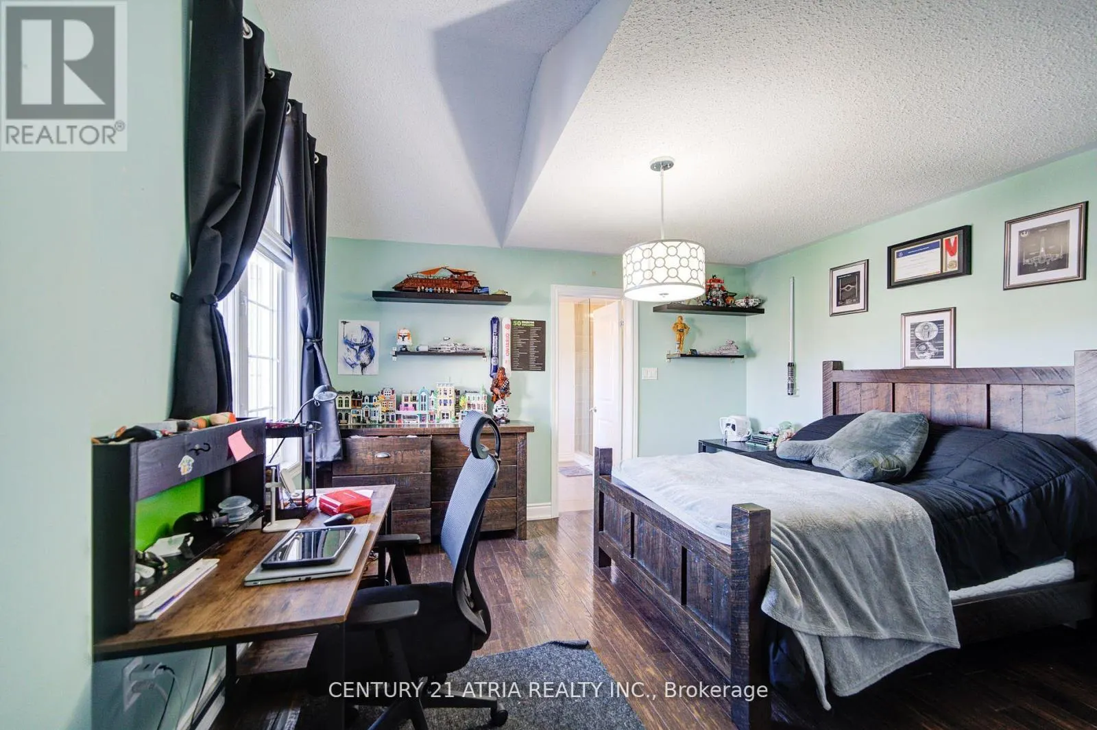 10 GLADYS ROLLING AVENUE