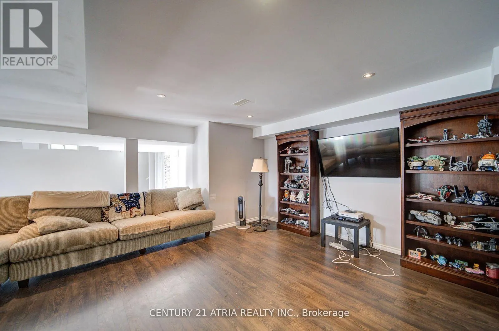 10 GLADYS ROLLING AVENUE