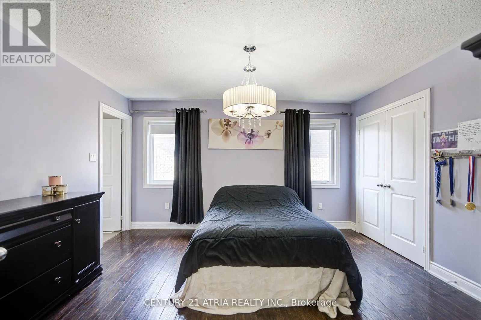 10 GLADYS ROLLING AVENUE