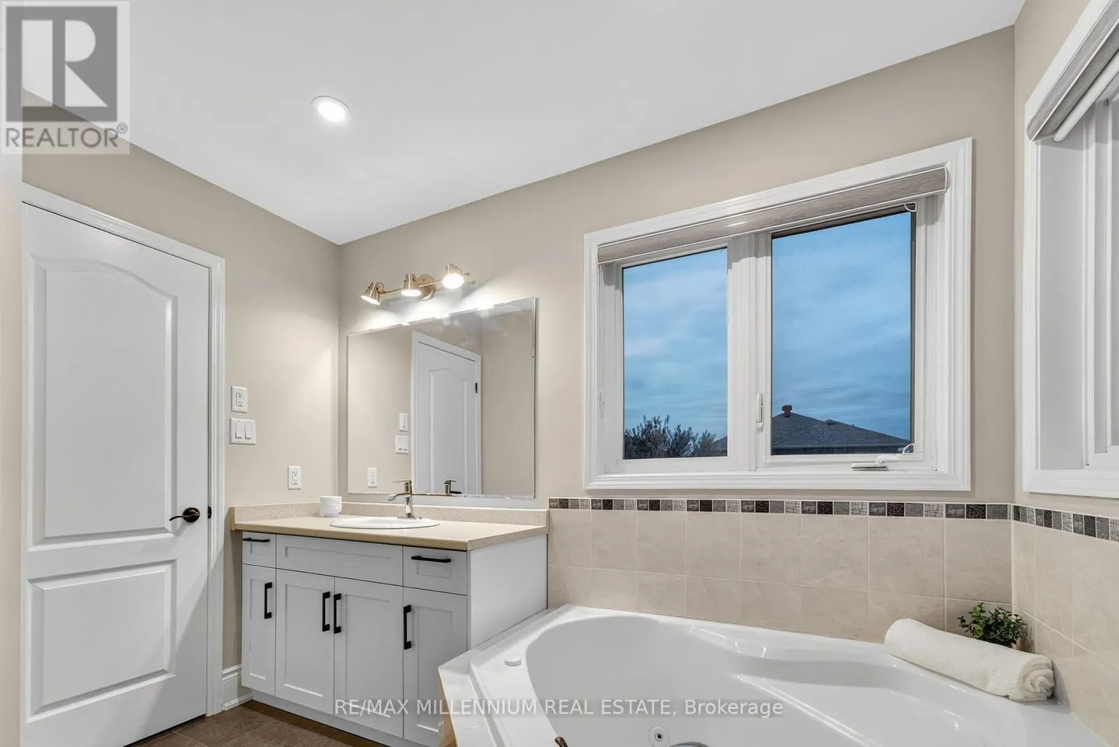 66 ARMSTRONG CRESCENT