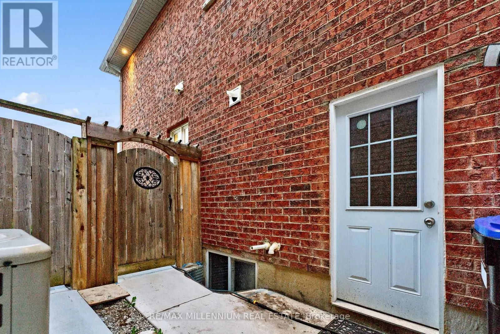 66 ARMSTRONG CRESCENT