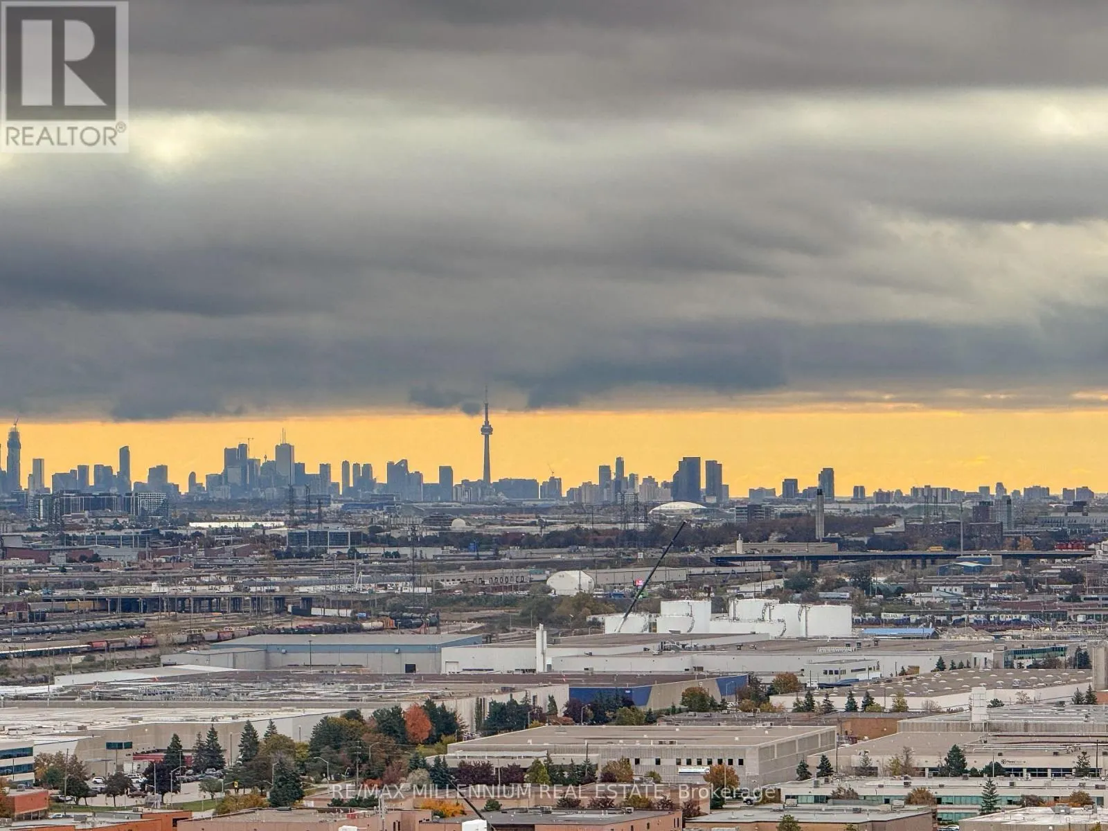 2310 - 8960 JANE STREET