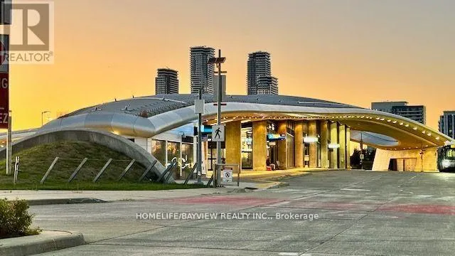 #512 - 38 HONEYCRISP CRESCENT N