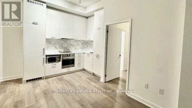 #512 - 38 HONEYCRISP CRESCENT N