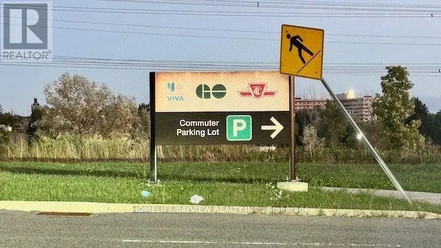 #512 - 38 HONEYCRISP CRESCENT N