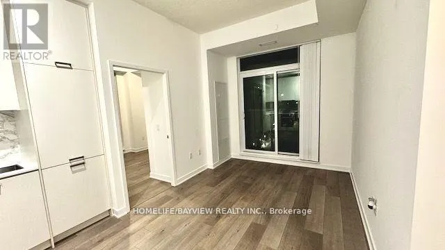 #512 - 38 HONEYCRISP CRESCENT N