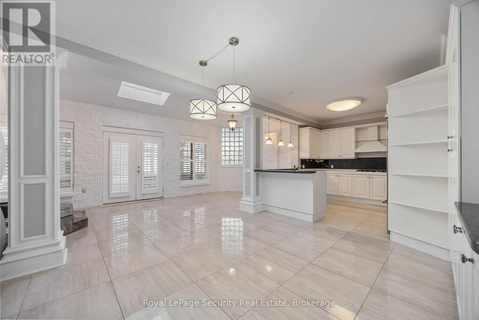 138 ELGIN MILLS ROAD W