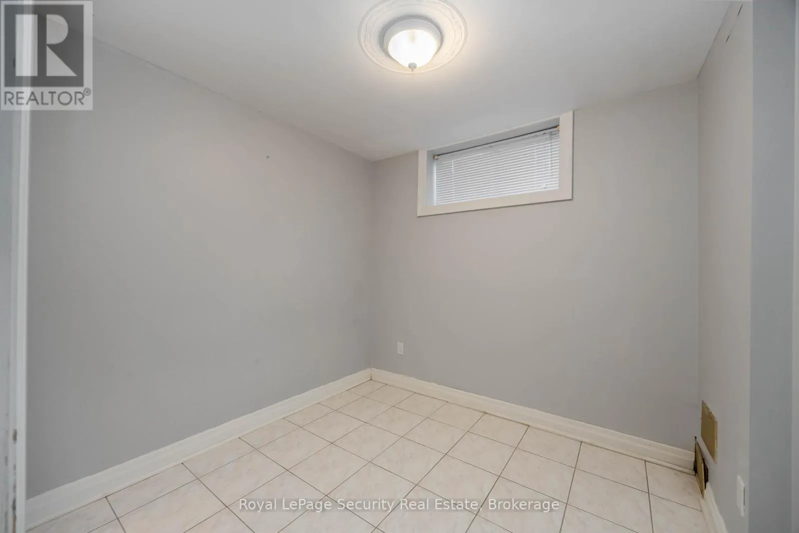 138 ELGIN MILLS ROAD W