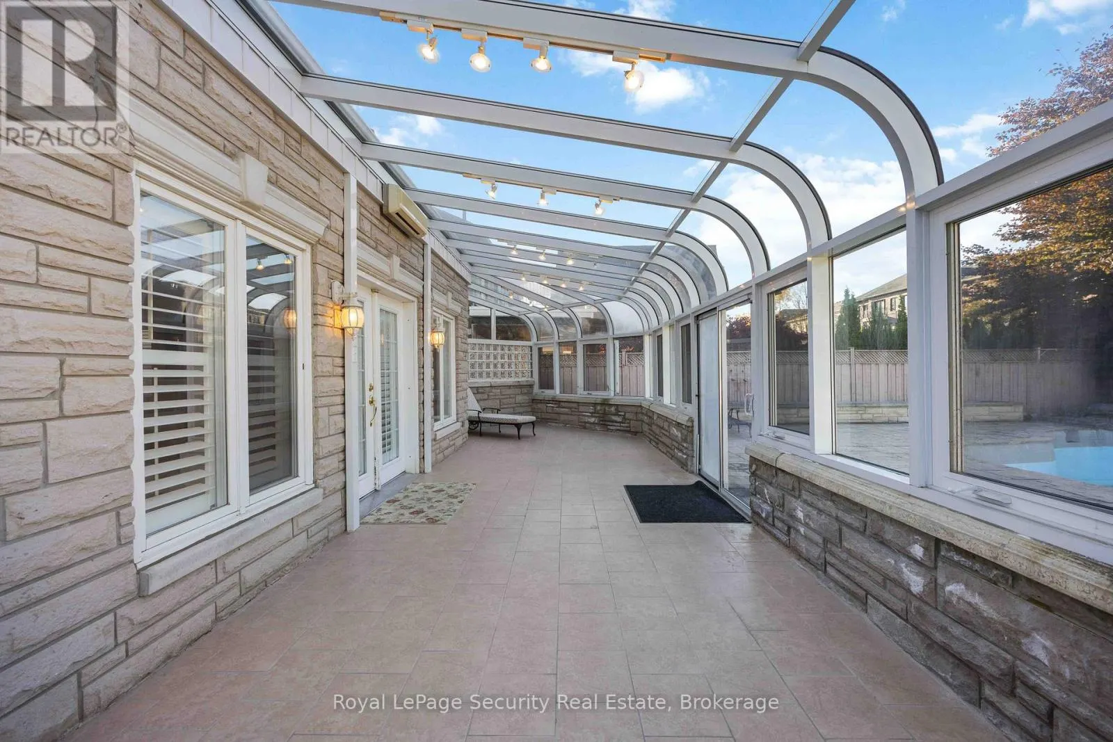 138 ELGIN MILLS ROAD W