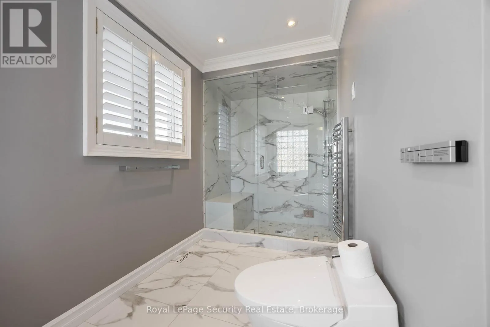 138 ELGIN MILLS ROAD W