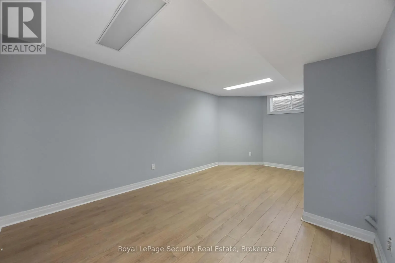 138 ELGIN MILLS ROAD W