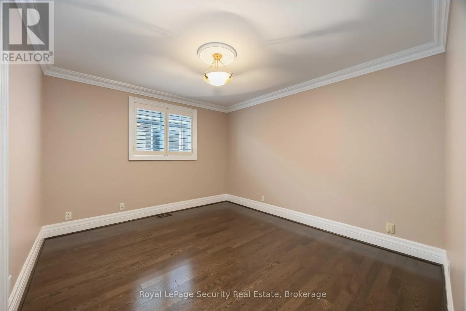 138 ELGIN MILLS ROAD W