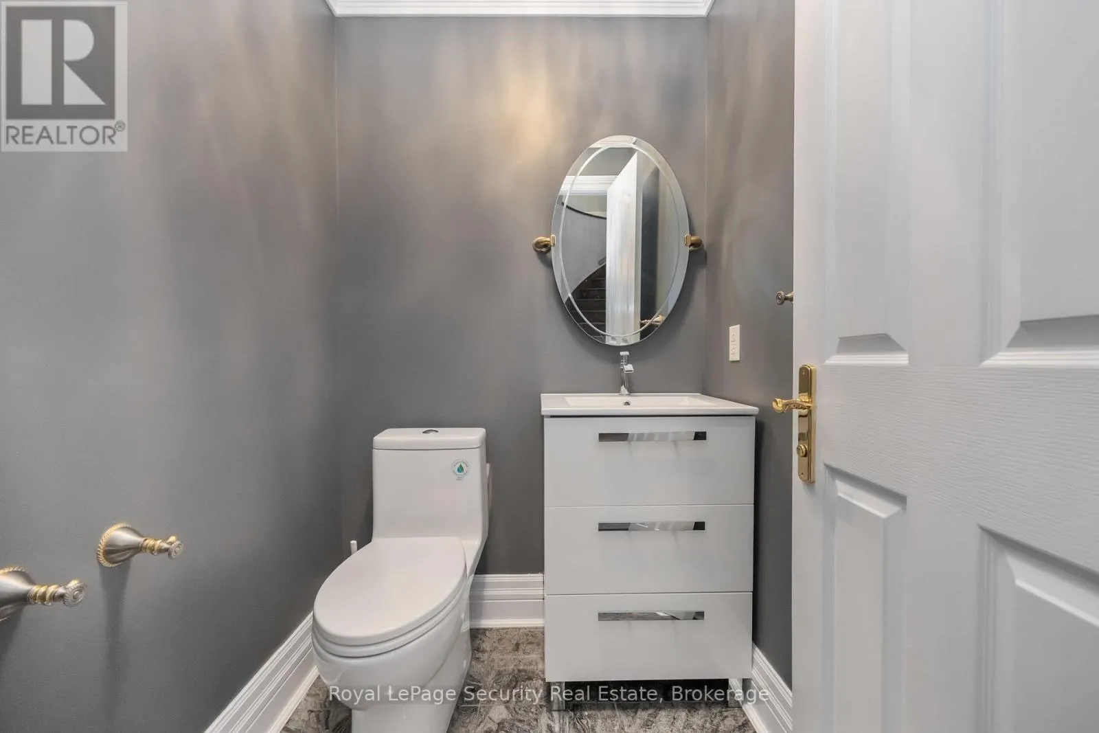 138 ELGIN MILLS ROAD W