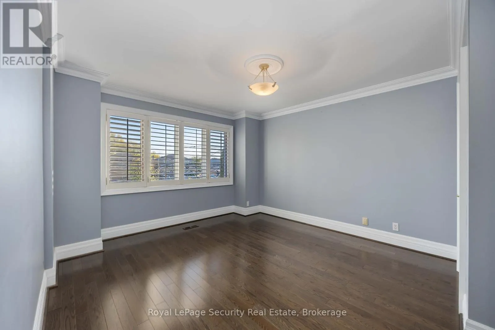 138 ELGIN MILLS ROAD W