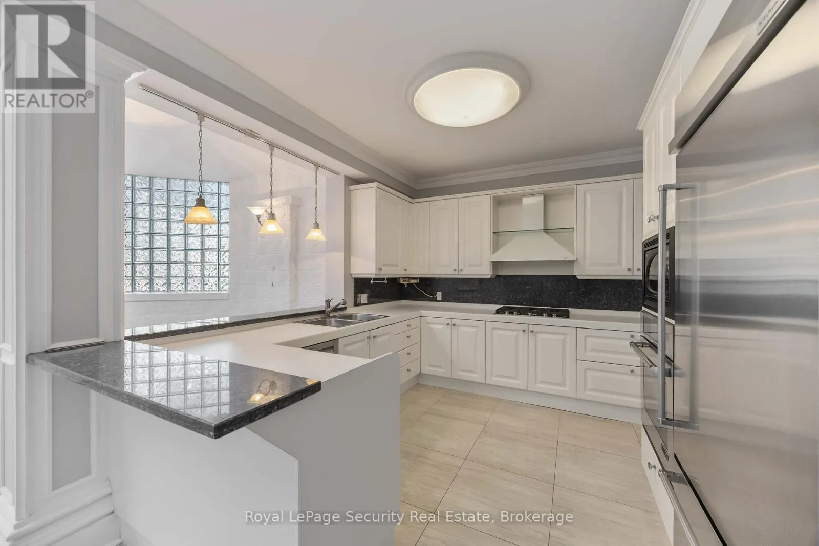 138 ELGIN MILLS ROAD W