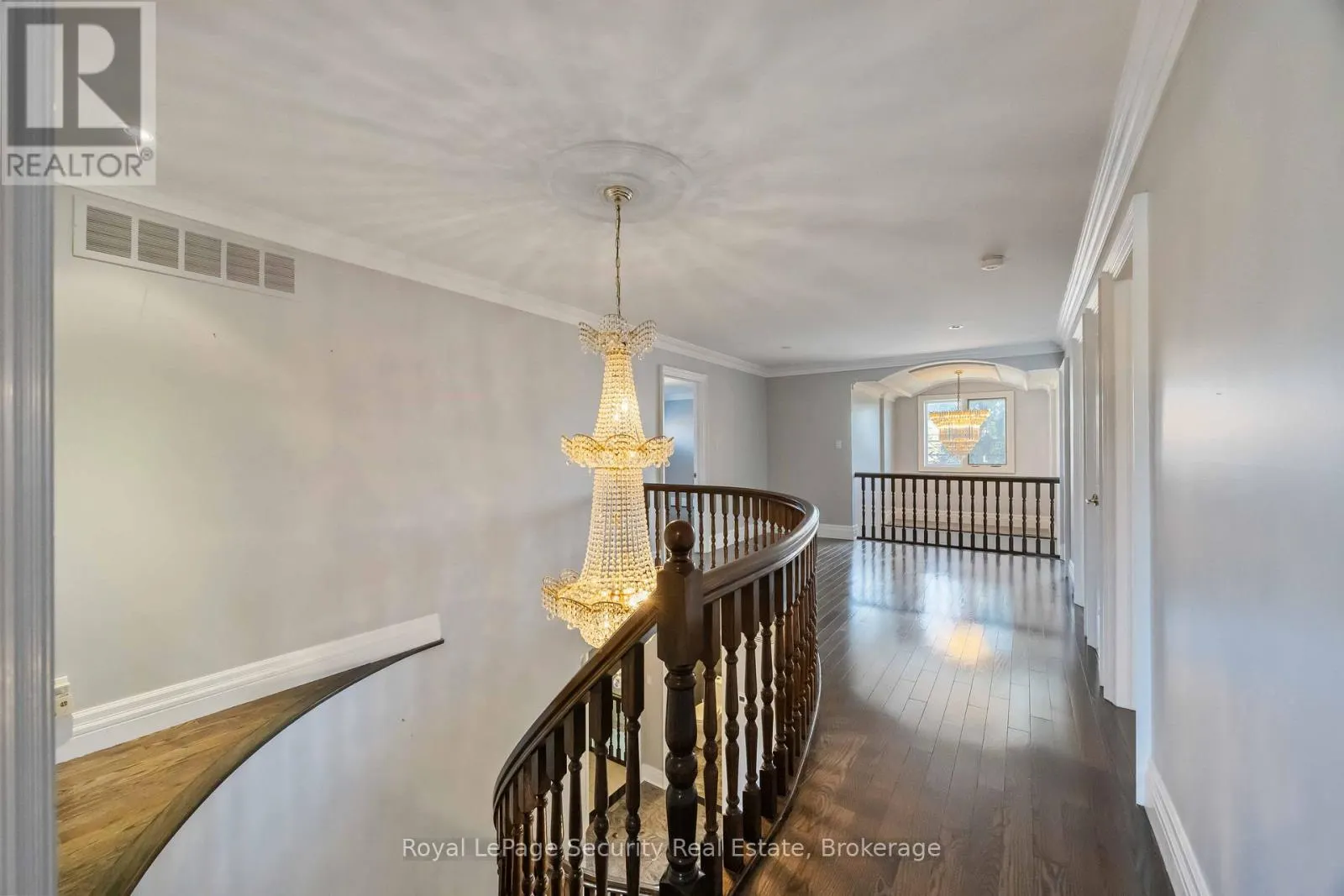 138 ELGIN MILLS ROAD W