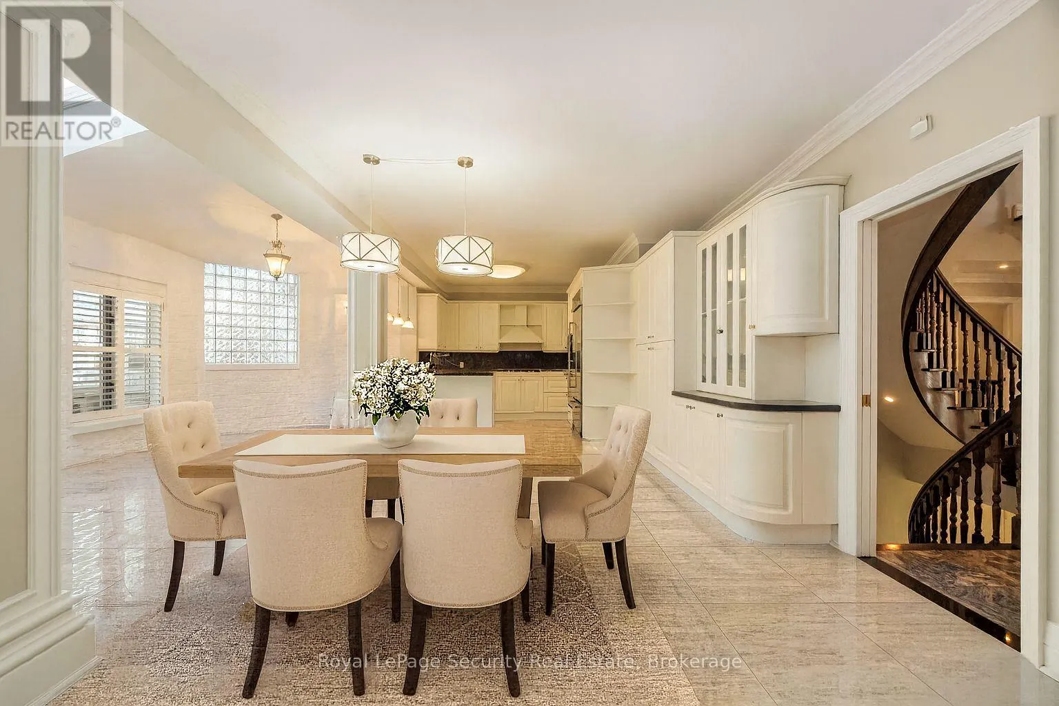 138 ELGIN MILLS ROAD W