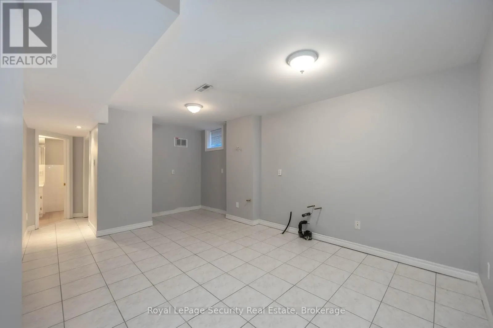 138 ELGIN MILLS ROAD W