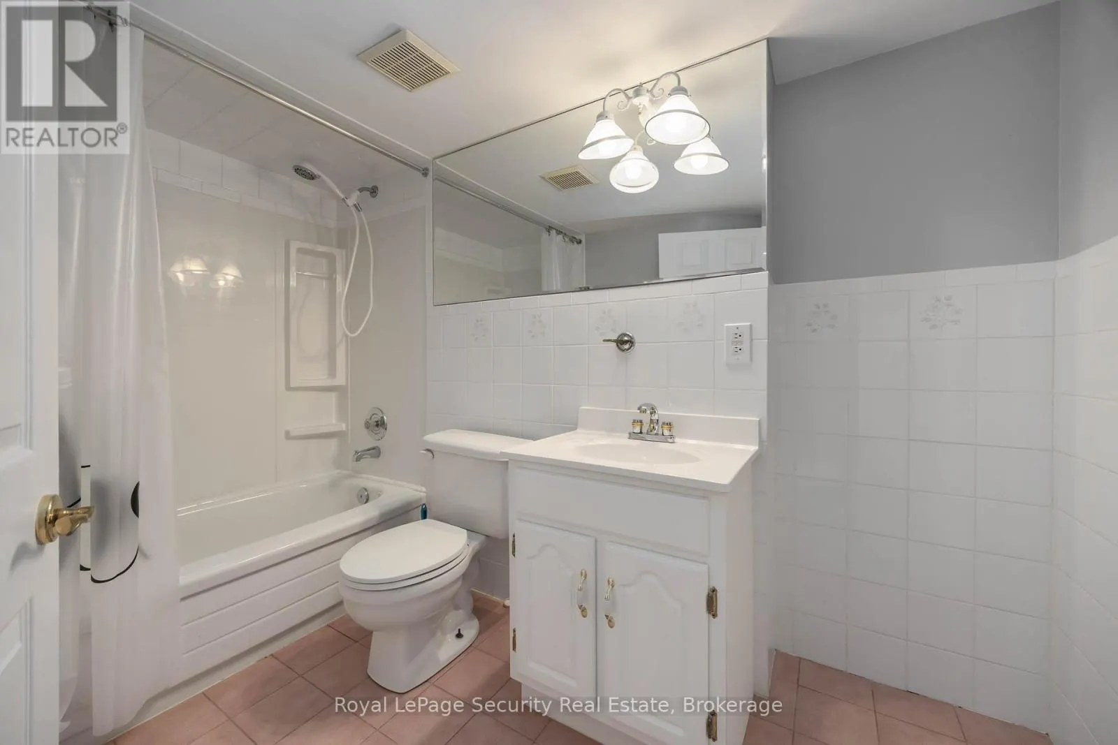 138 ELGIN MILLS ROAD W