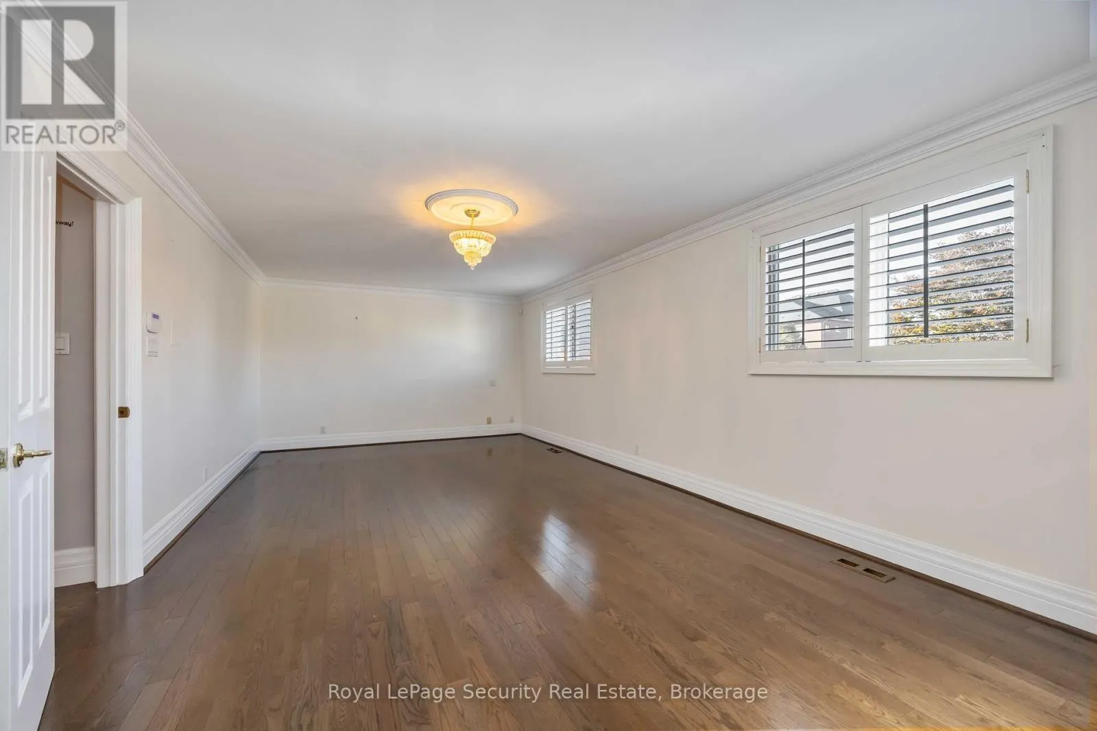 138 ELGIN MILLS ROAD W