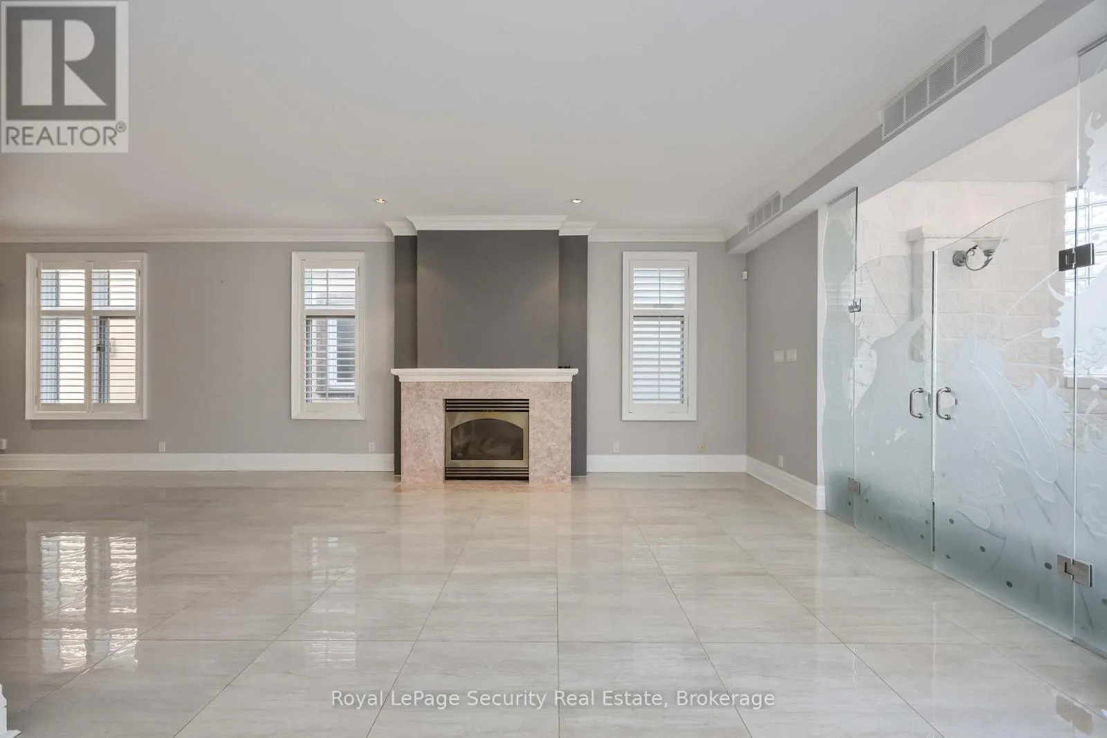 138 ELGIN MILLS ROAD W