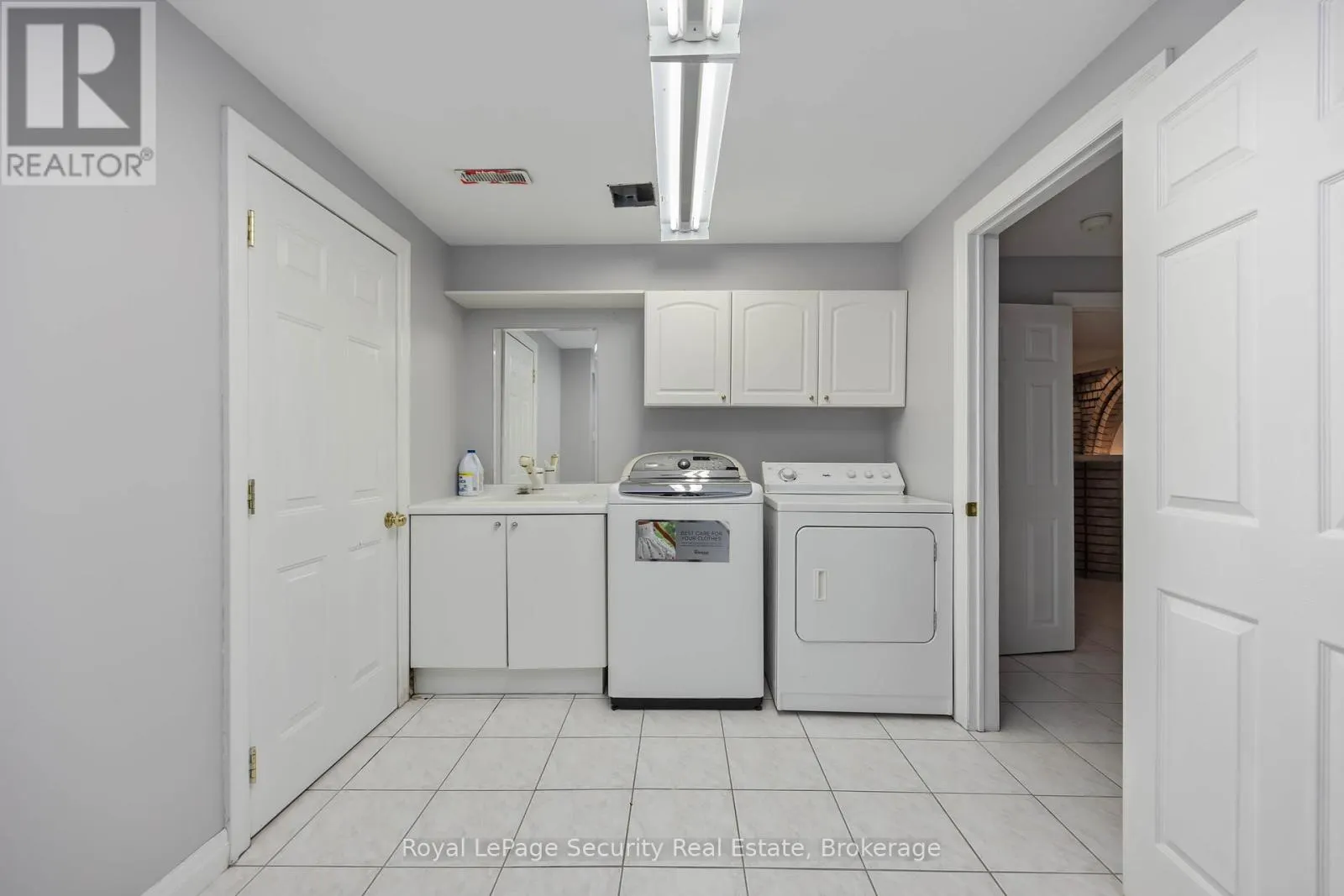 138 ELGIN MILLS ROAD W