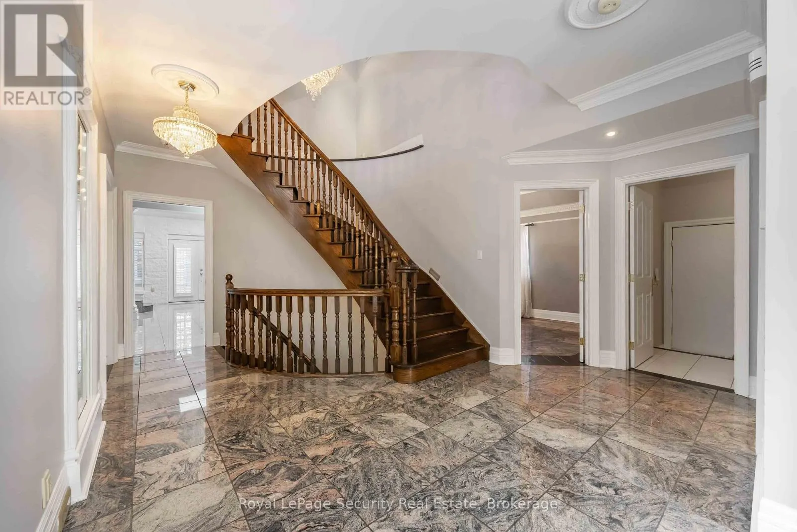 138 ELGIN MILLS ROAD W