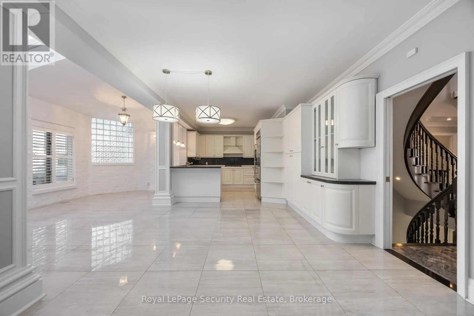 138 ELGIN MILLS ROAD W