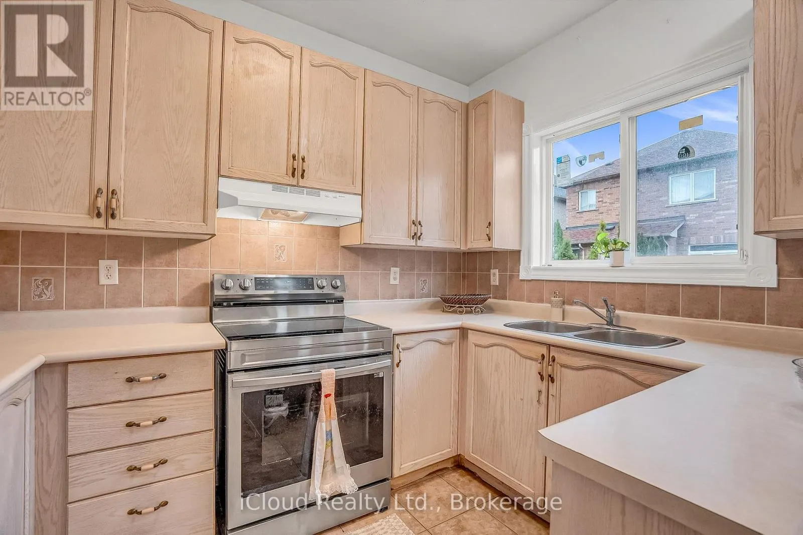 18 DAISEYFIELD CRESCENT