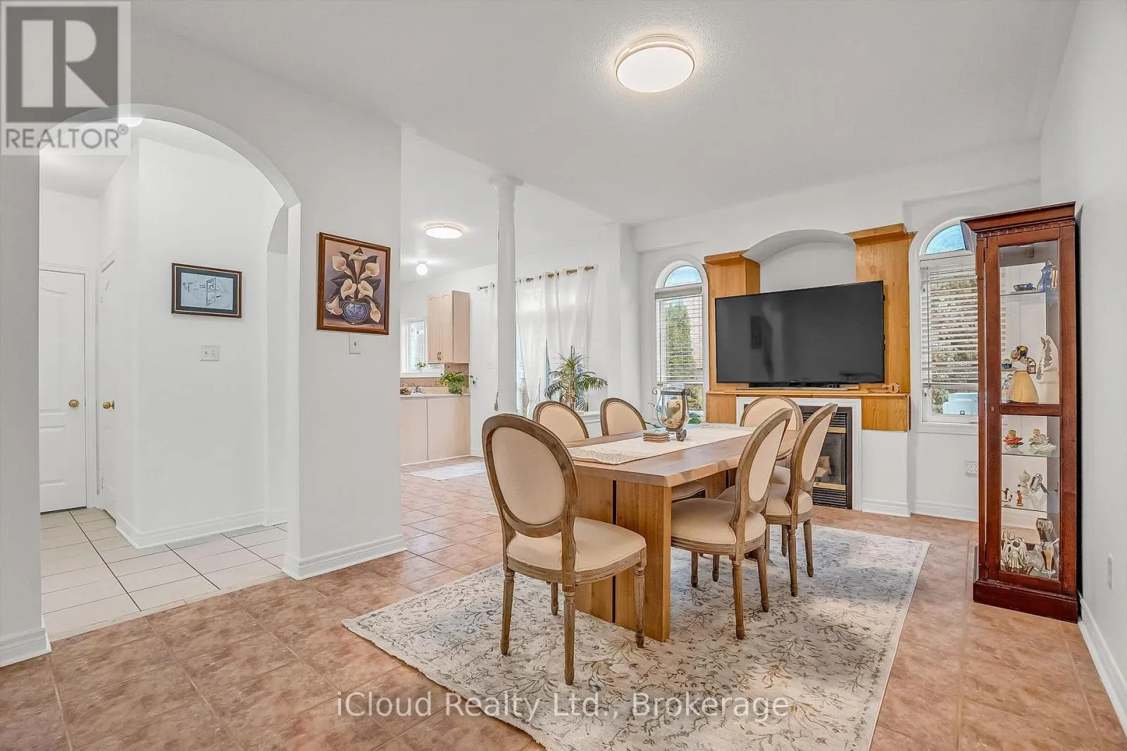 18 DAISEYFIELD CRESCENT