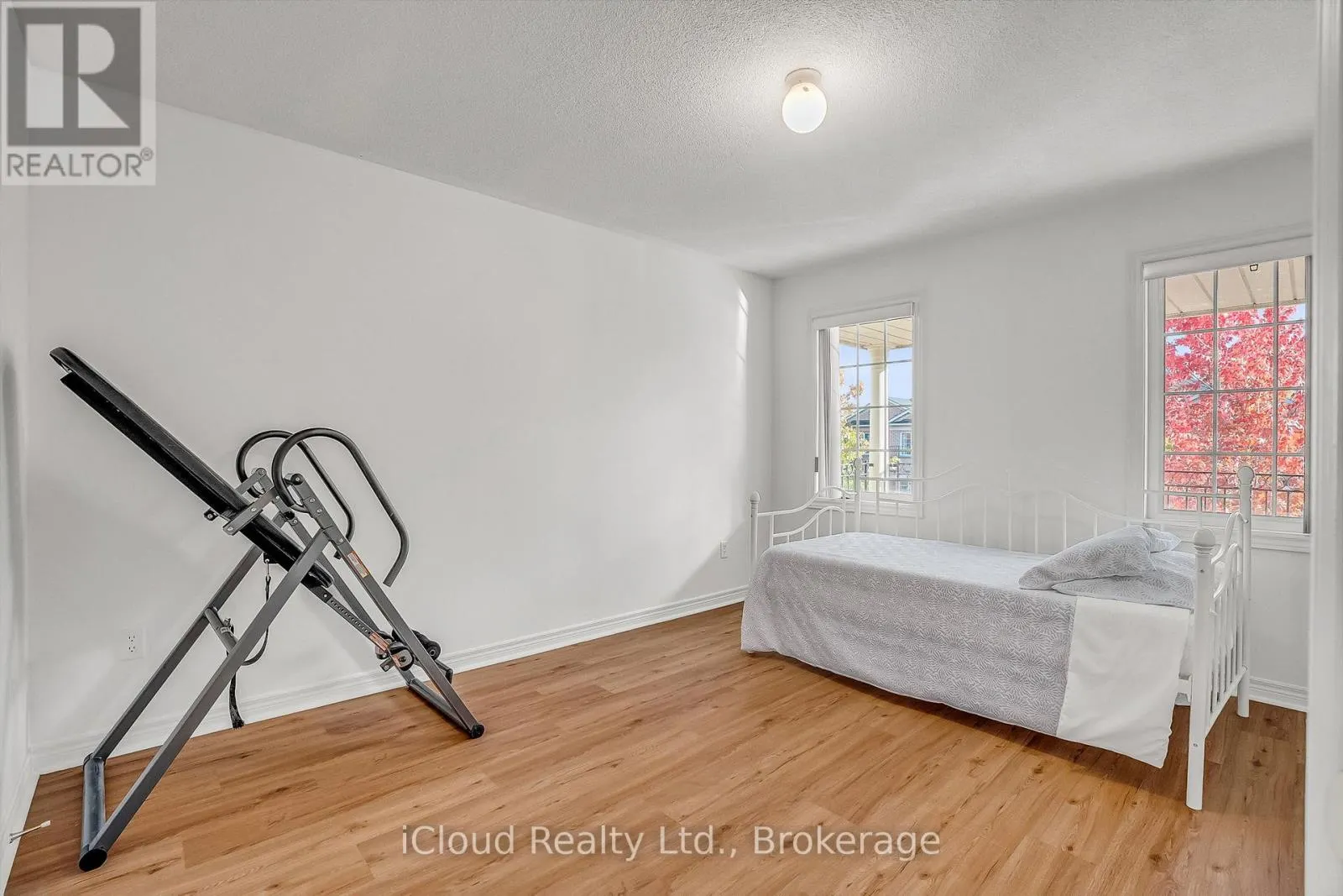 18 DAISEYFIELD CRESCENT