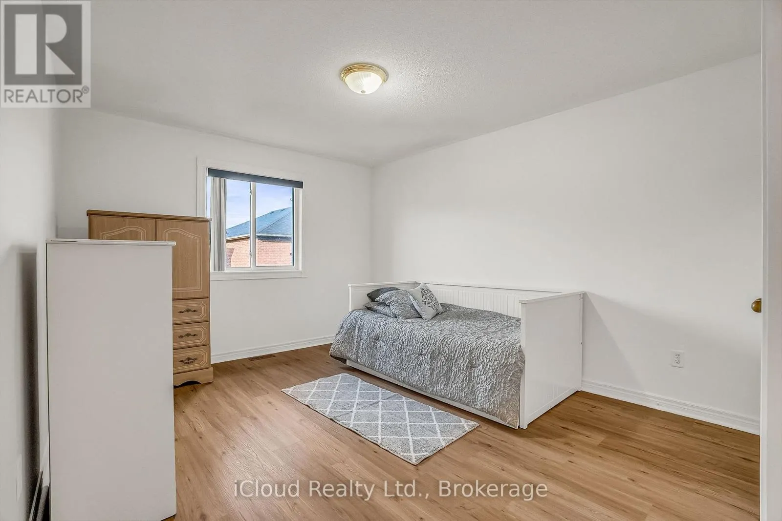 18 DAISEYFIELD CRESCENT