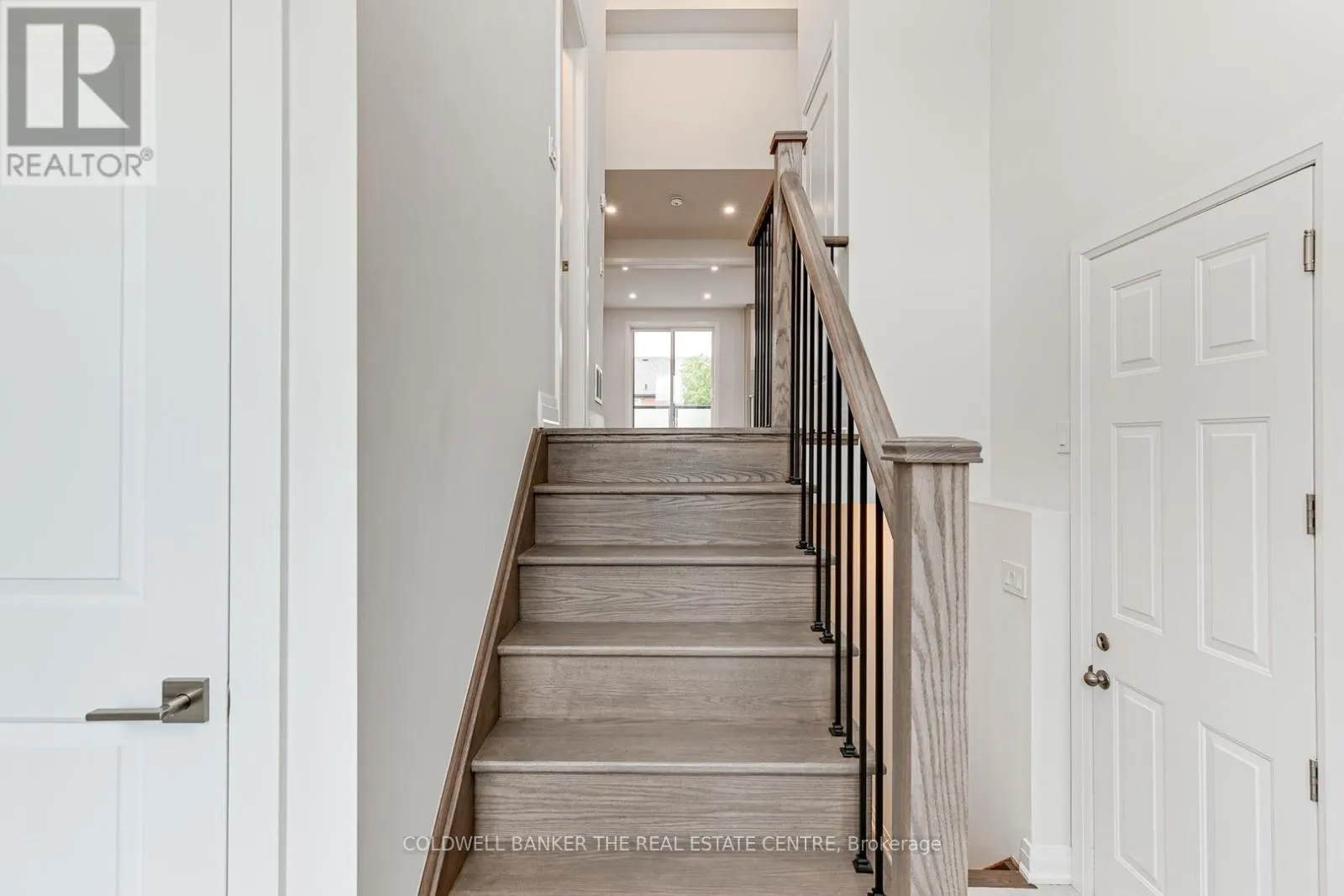 549 NEW ENGLAND COURT