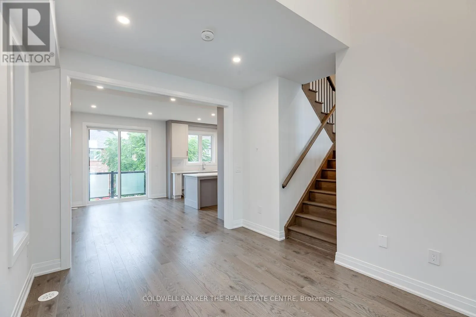 549 NEW ENGLAND COURT